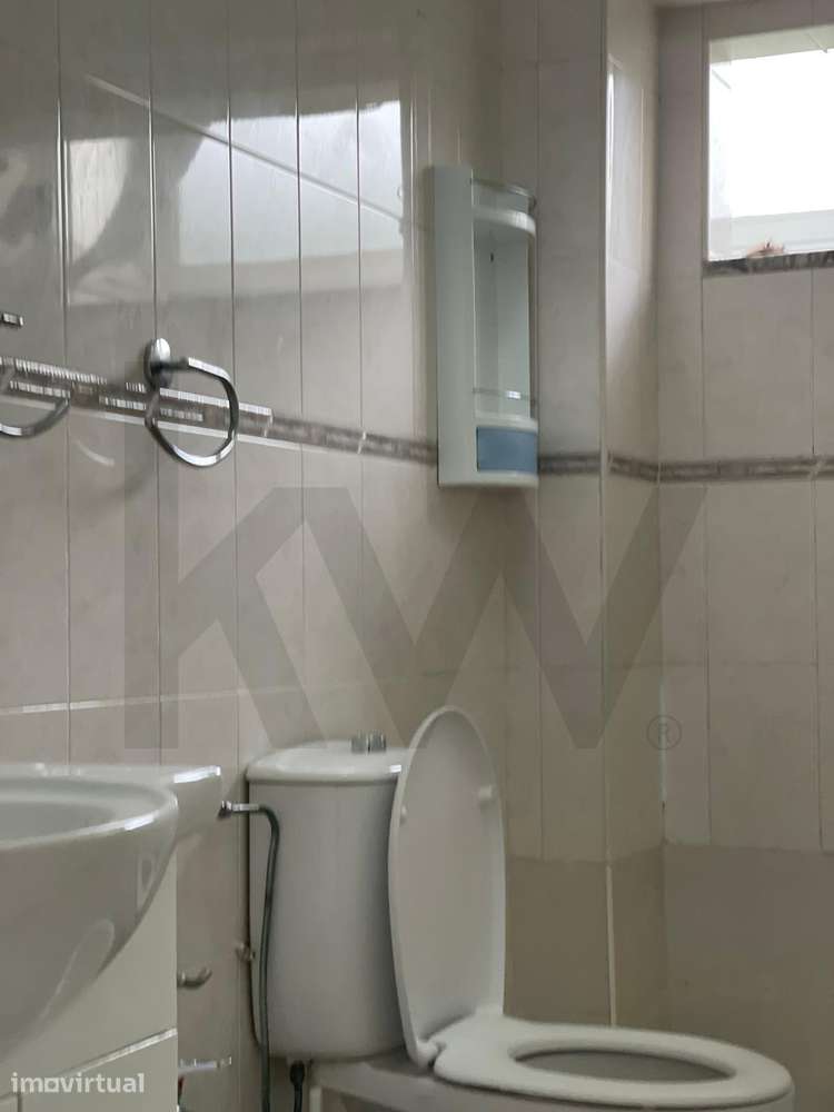 Apartamento T2 com Logradouro Privativo em Cacilhas — A 5 Minutos do B - Grande imagem: 5/22