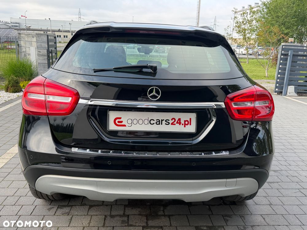 Mercedes-Benz GLA - 13