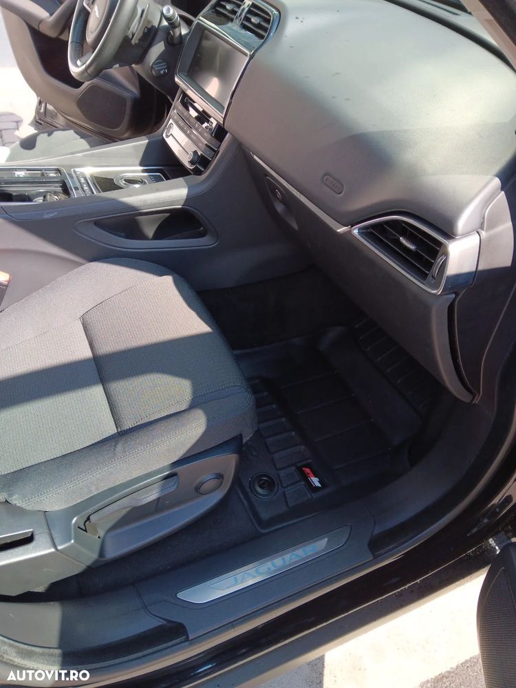 Jaguar F-Pace 20d RWD Pure - 10