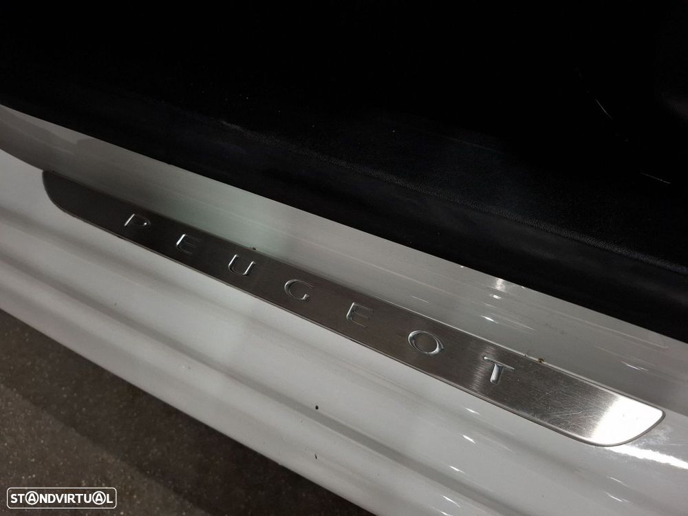 Peugeot 208 1.2 PureTech Signature - 25