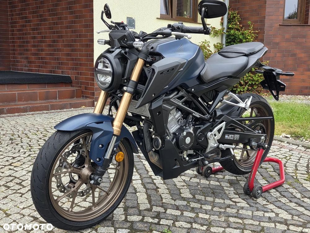 Honda CB - 1