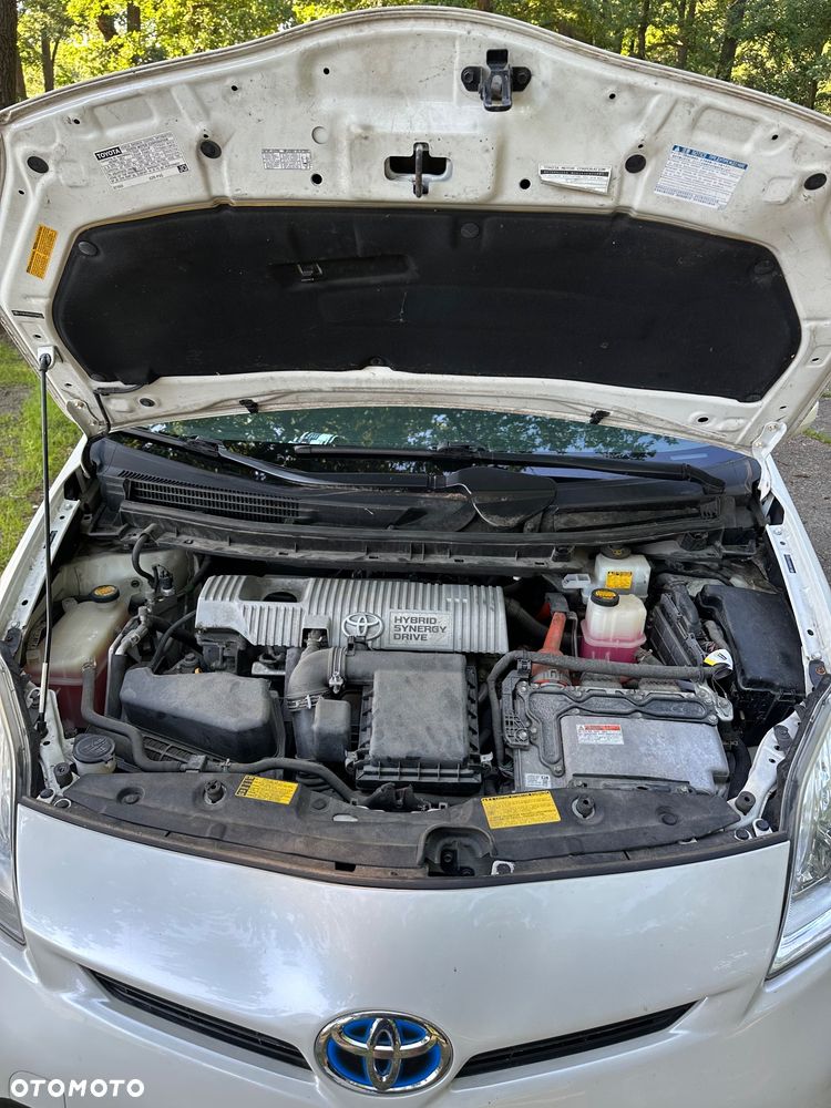 Toyota Prius (Hybrid) - 11