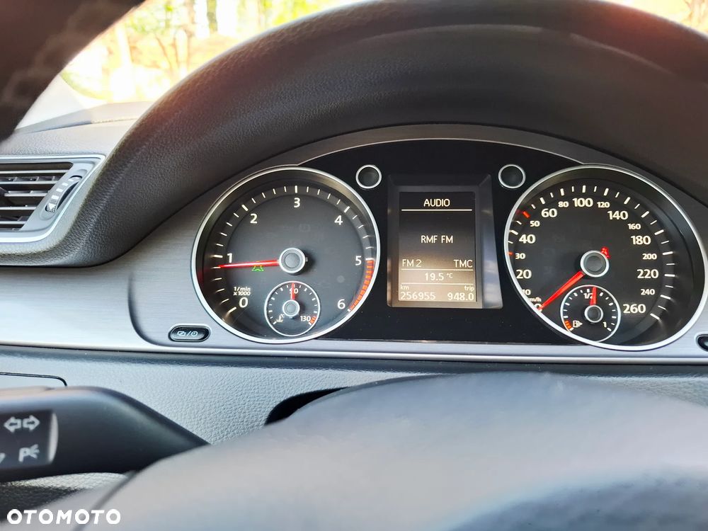Volkswagen Passat 2.0 TDI BlueMotion Technology Comfortline - 32
