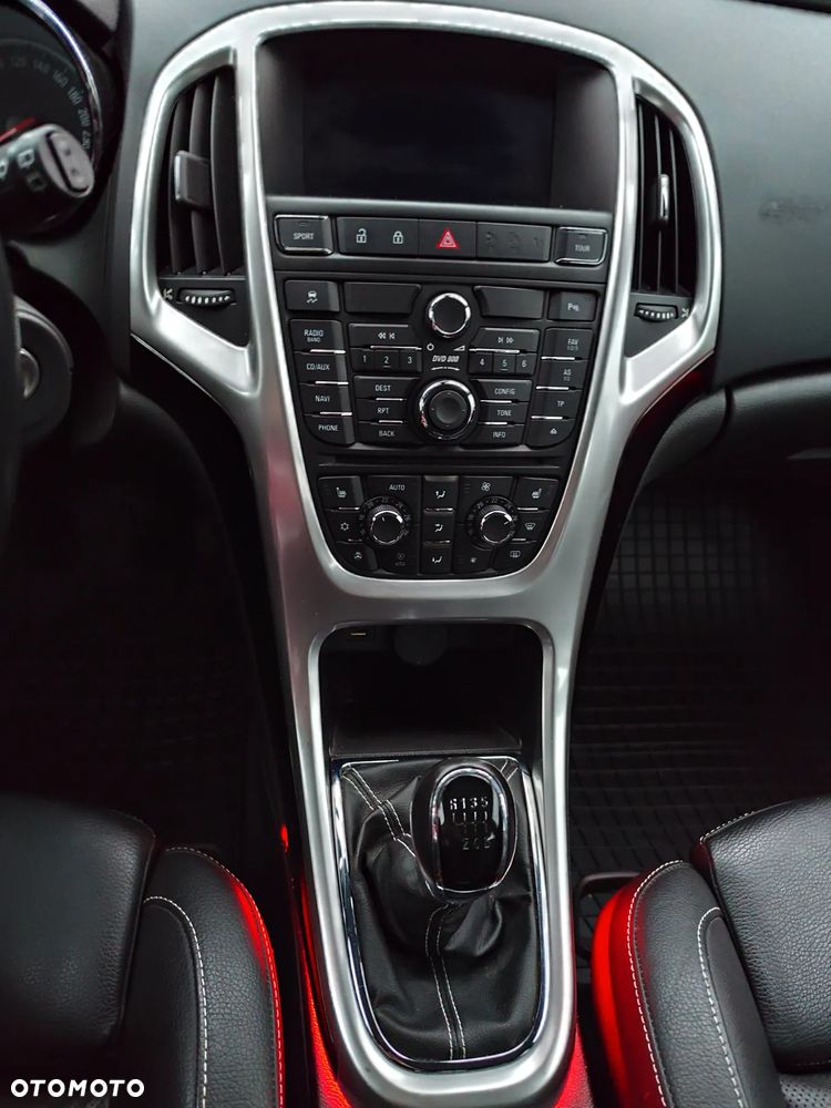 Opel Astra 1.6 T Cosmo - 15