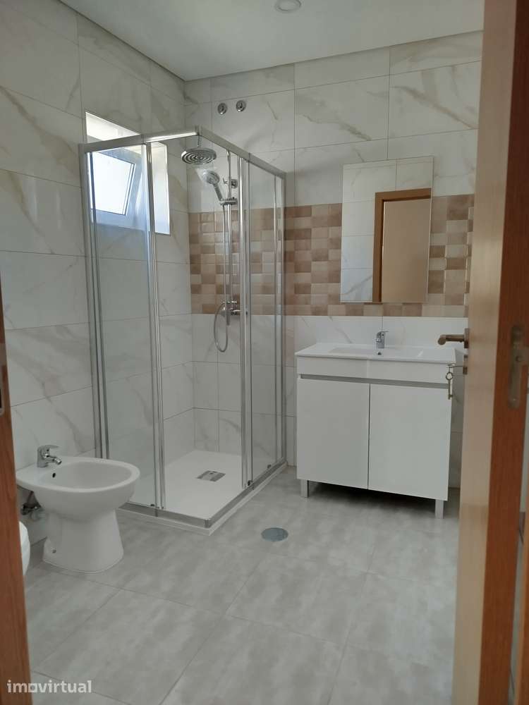 Moradia T2 totalmente renovada - Grande imagem: 5/35