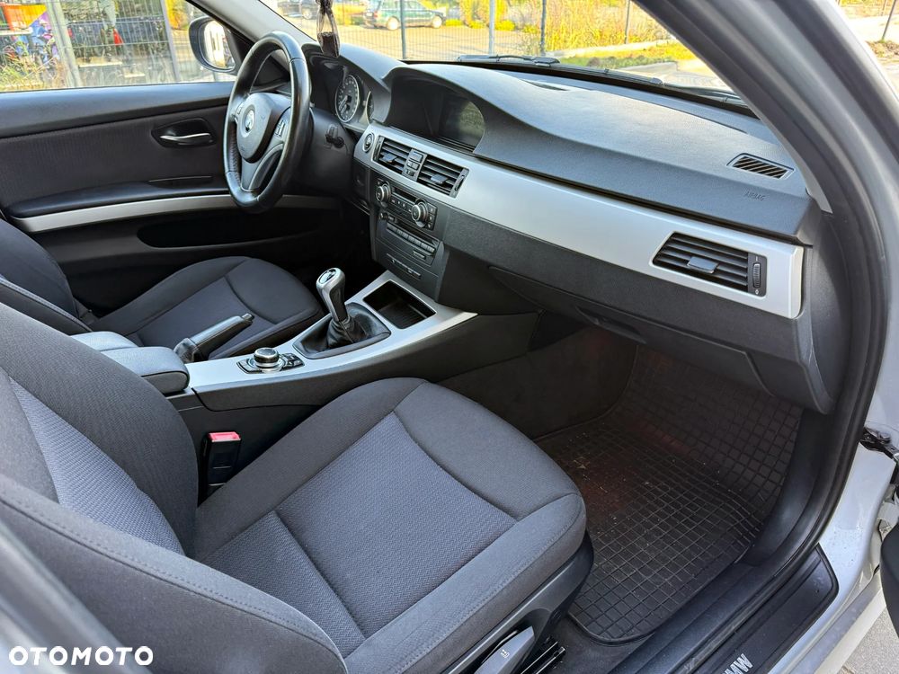 BMW Seria 3 320i Touring Edition Exclusive - 6