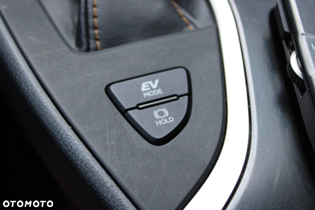 Lexus UX - 35