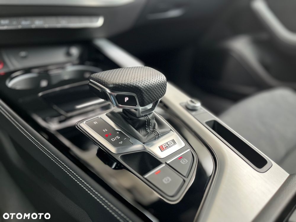 Audi RS4 Avant - 15