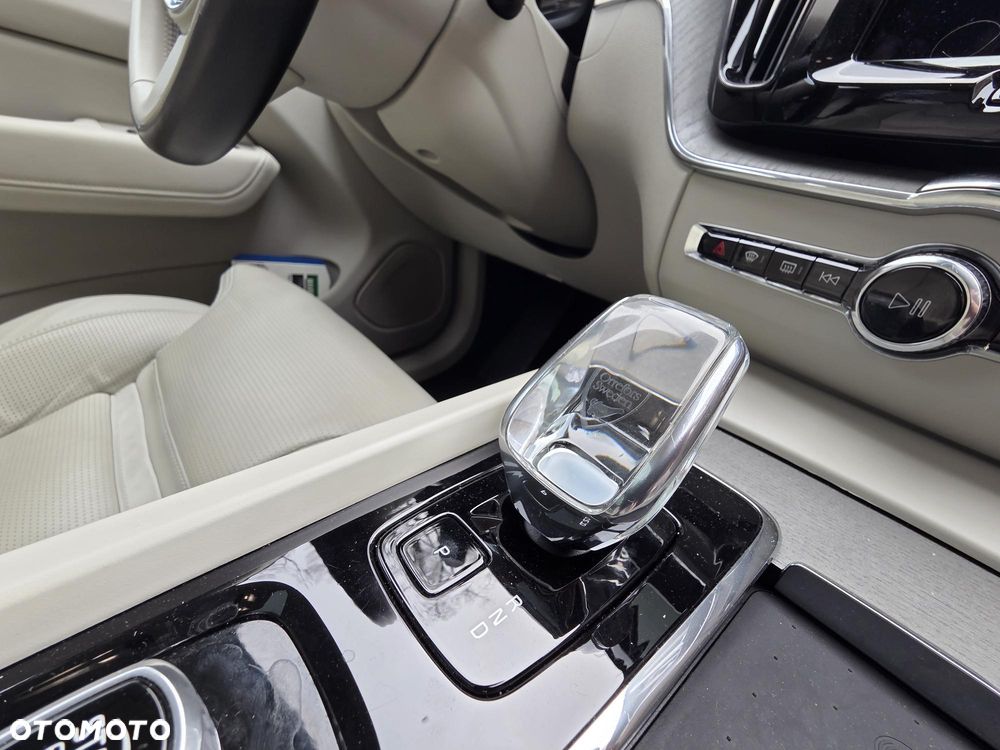 Volvo XC 60 T6 Plug-In Hybrid AWD Ultra Bright - 8