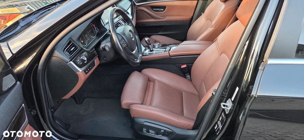 BMW Seria 5 525d Sport-Aut Luxury Line - 15