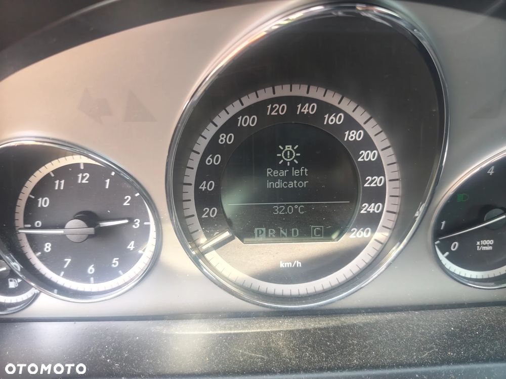 Mercedes-Benz Klasa E 350 CGI BlueEffICIENCY - 27