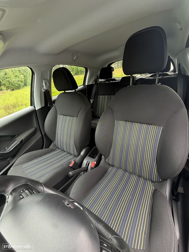 Peugeot 208 82 VTI Style - 17