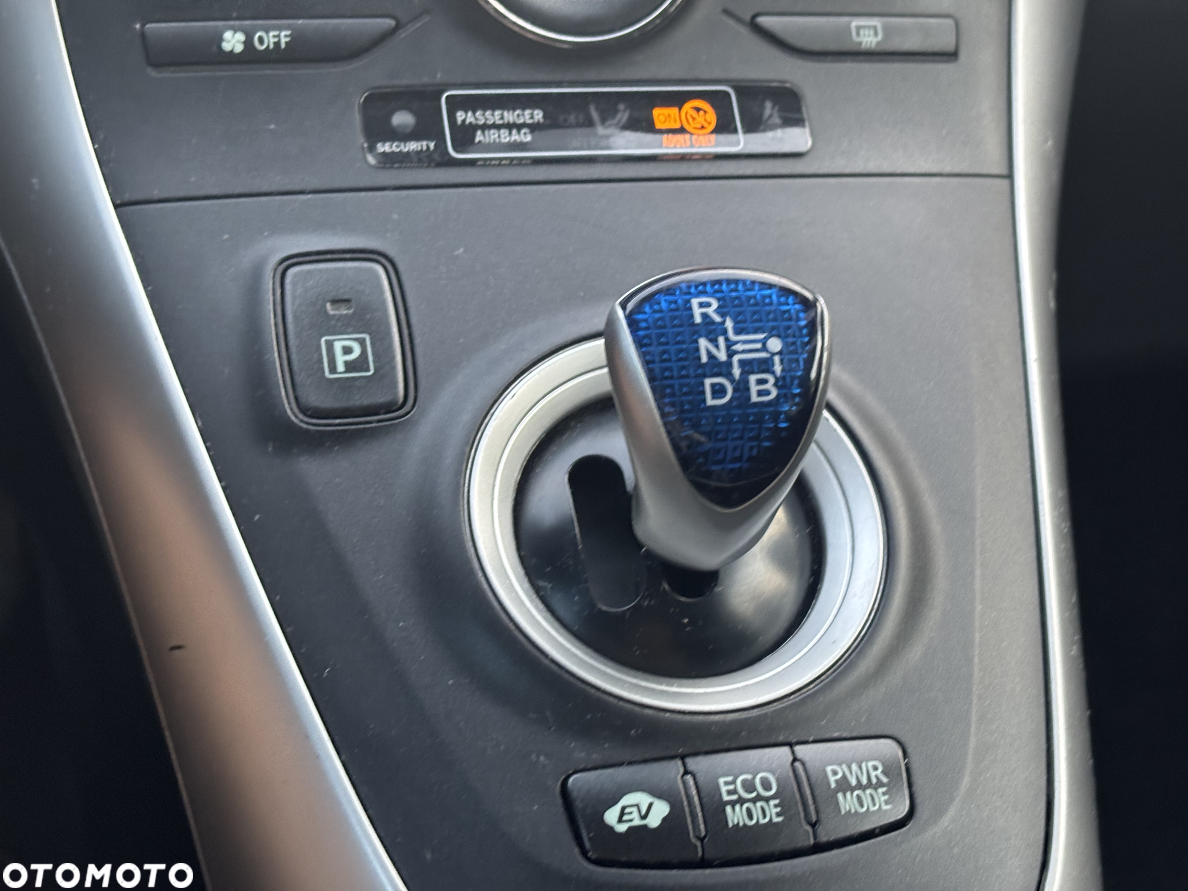Toyota Auris 1.8 HSD Luna - 12