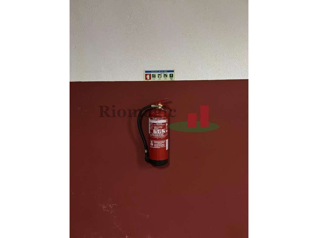Lisboa Benfica - Estacionamento na Av. Gomes Pereira - Grande imagem: 5/6