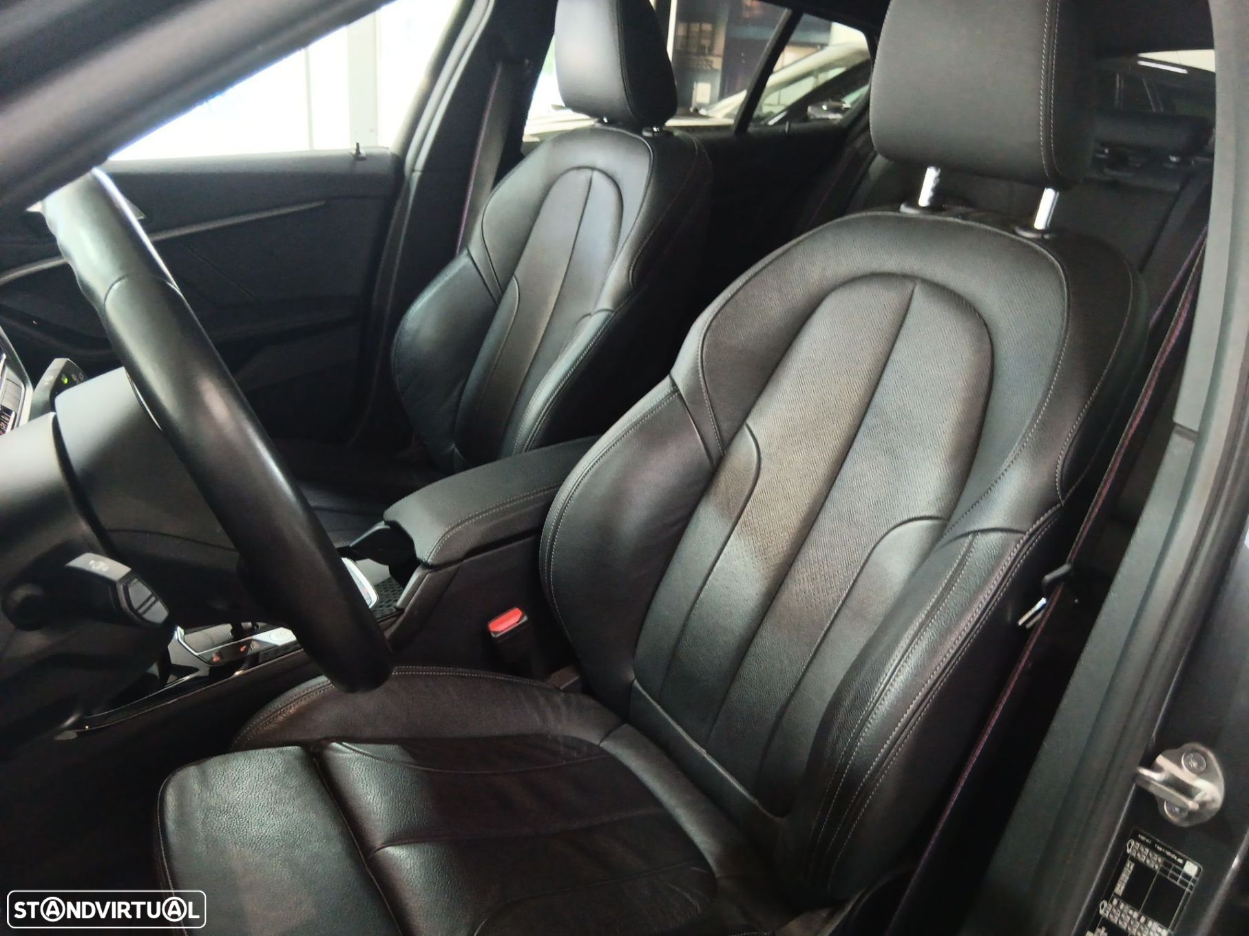 BMW 118 i Pack Desportivo M Auto - 26