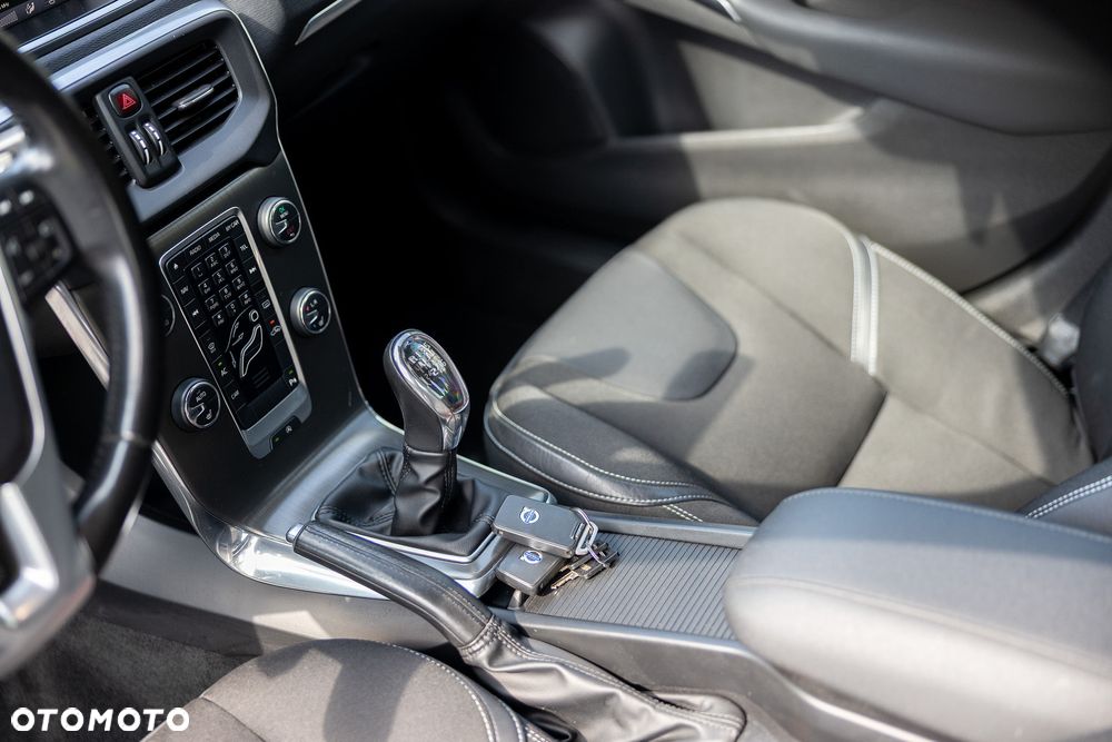 Volvo V40 T3 Momentum - 18