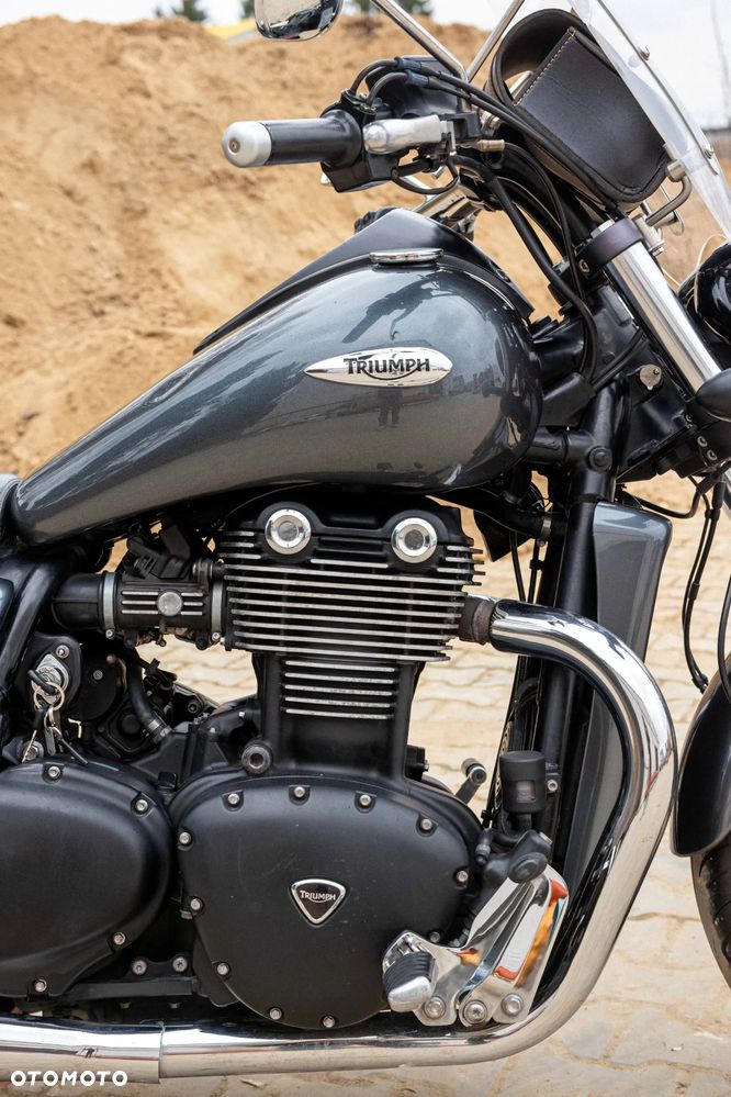 Triumph Thunderbird - 12