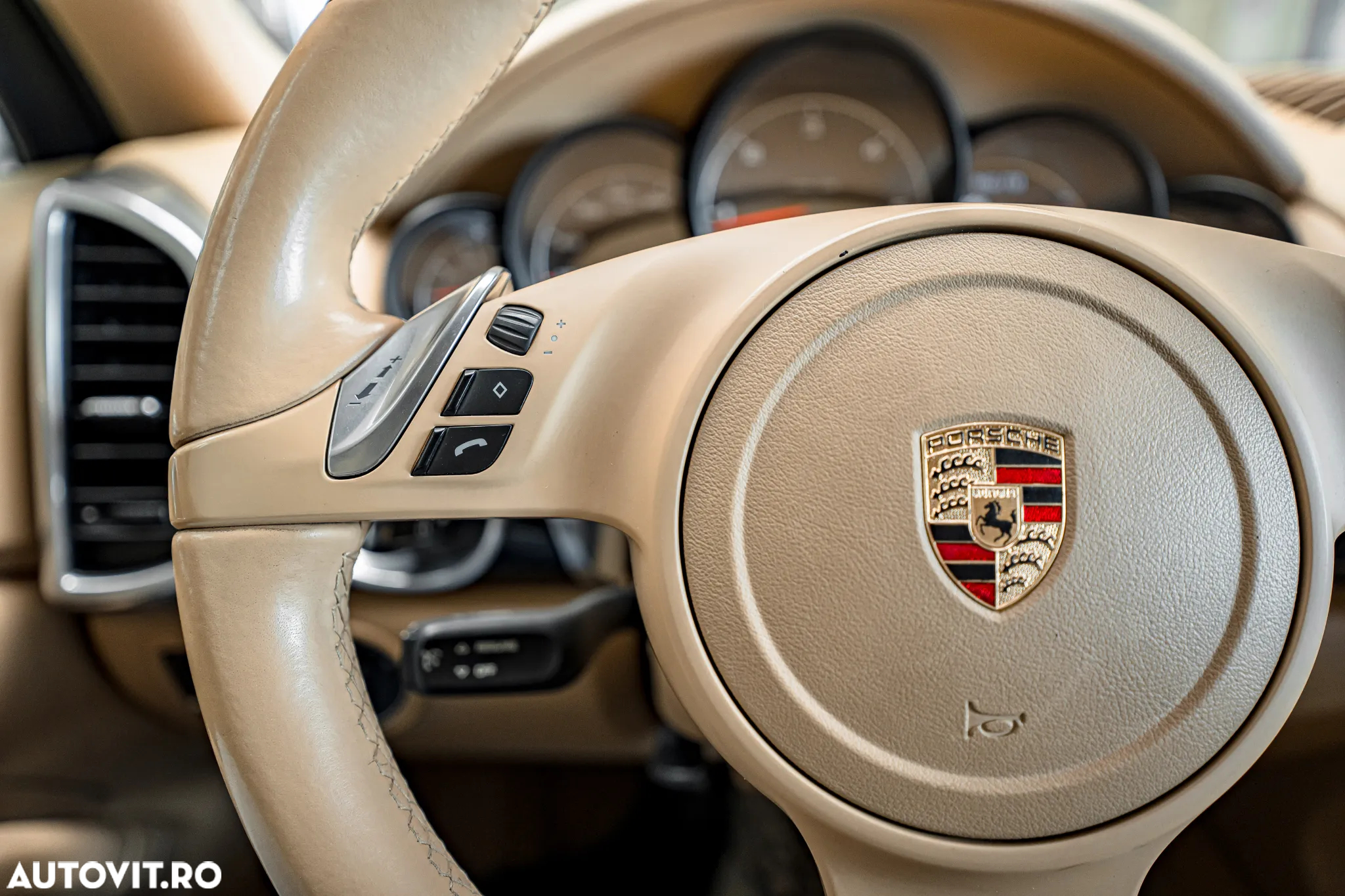 Porsche Cayenne 3.0 L V6 - 12