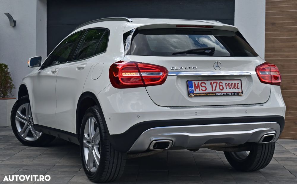 Mercedes-Benz GLA 200 7G-DCT Urban - 10
