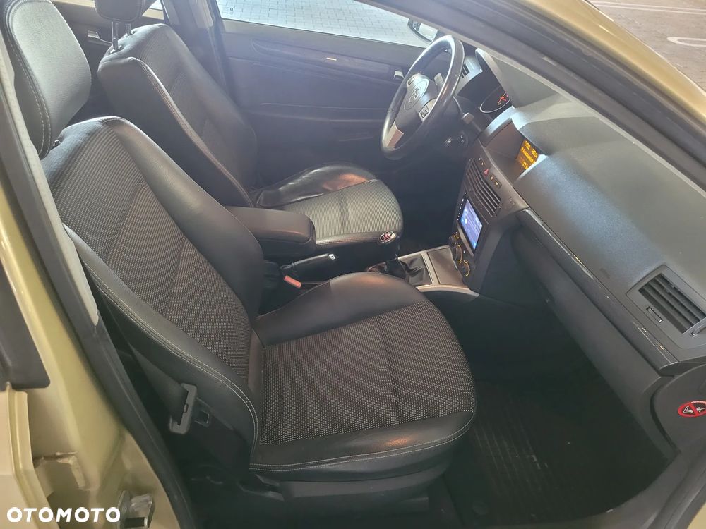 Opel Astra 2.0 Turbo Cosmo - 9