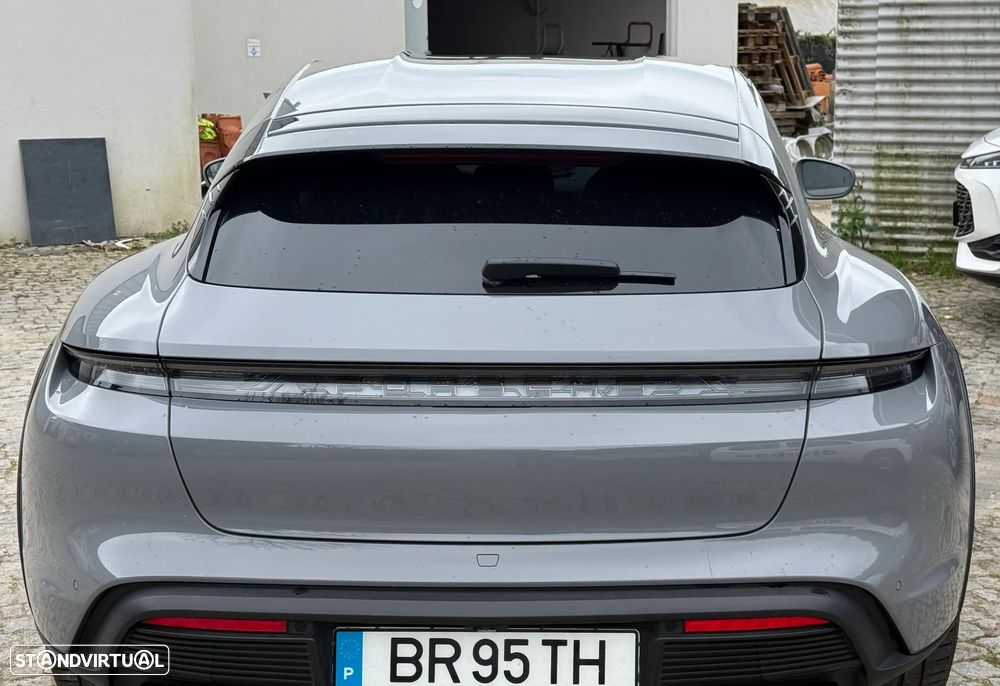 Porsche Taycan Cross Turismo 4S - 38