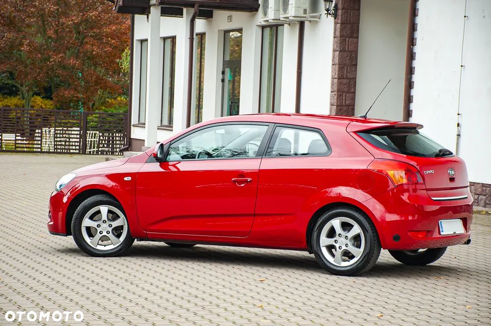 Kia ProCeed ver-pro-cee-d-1-6-comfort-plus - 19