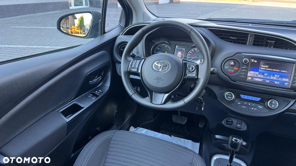 Toyota Yaris Hybrid 100 Business Edition - 17