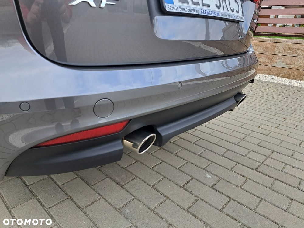 Jaguar XF P250 R-Dynamic SE - 12