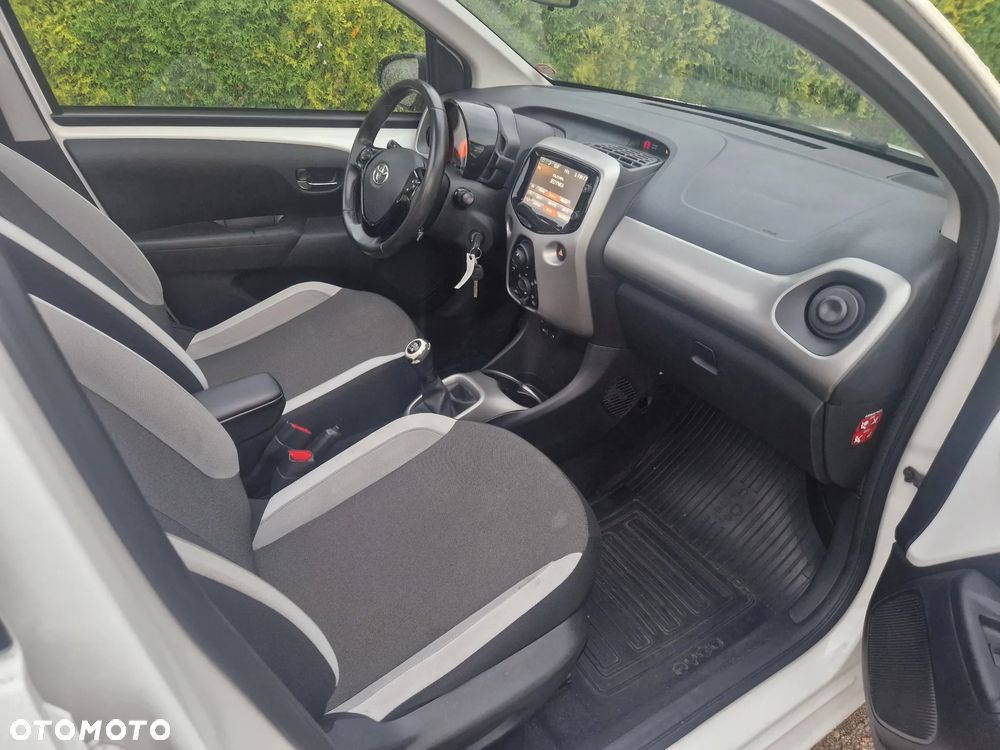Toyota Aygo x-wave - 13