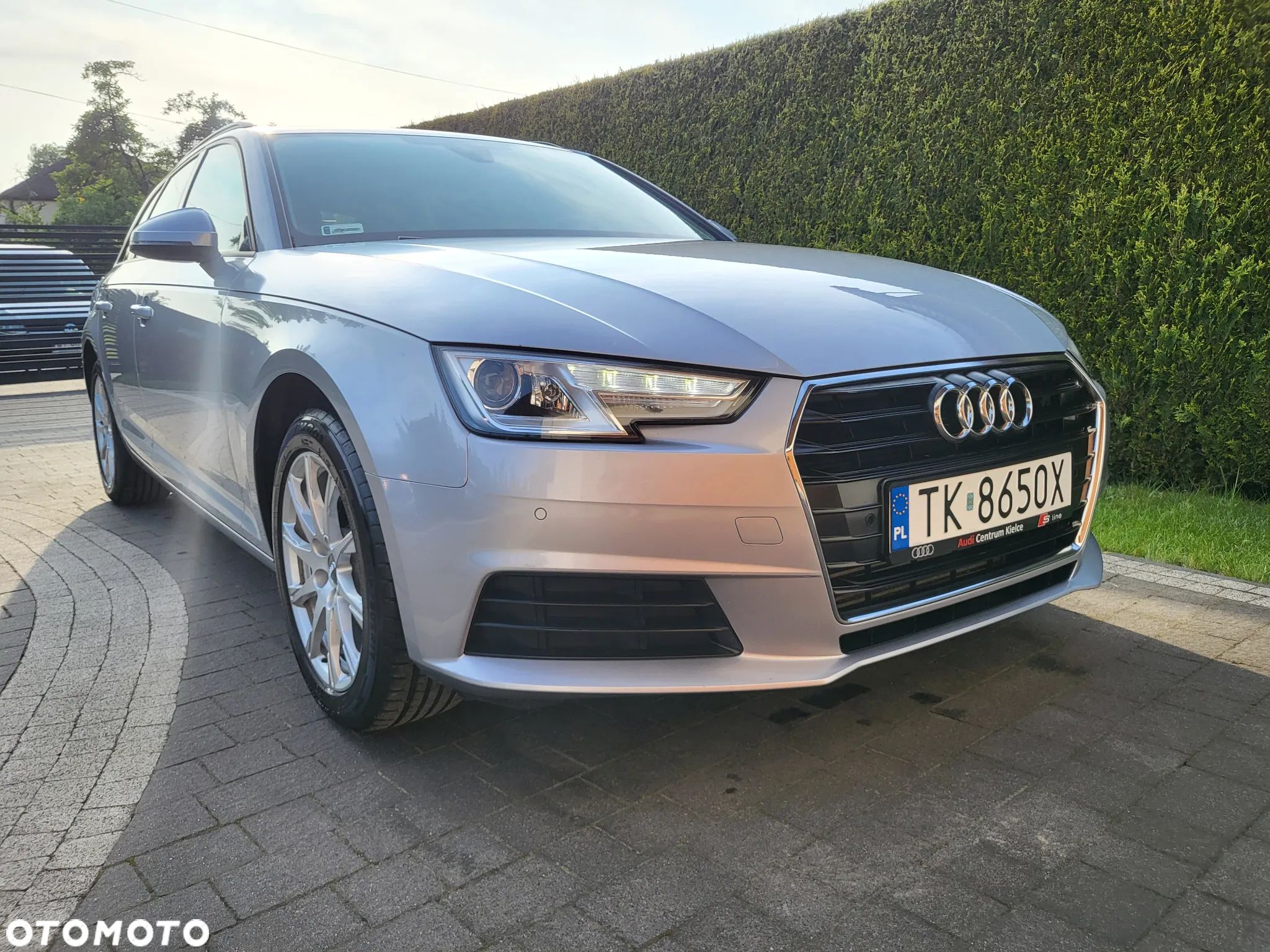 Audi A4 40 TFSI S tronic - 1
