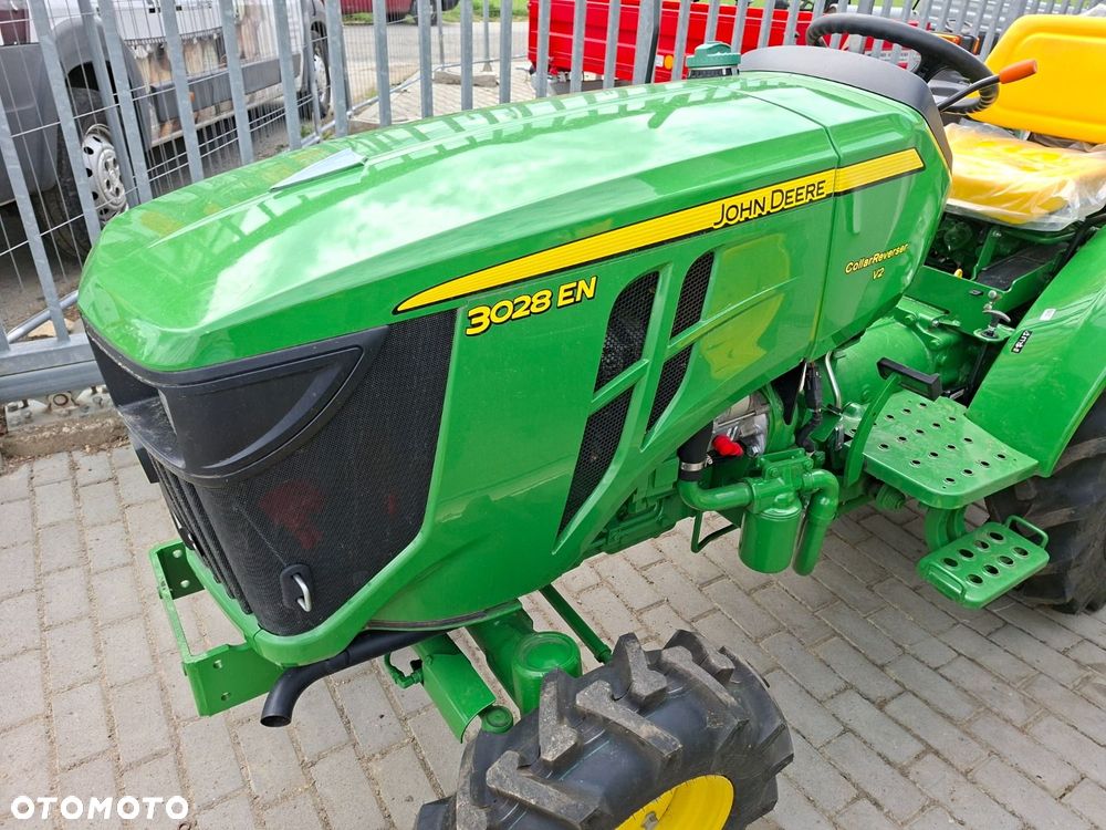 John Deere 3028 En 4X4 - 20