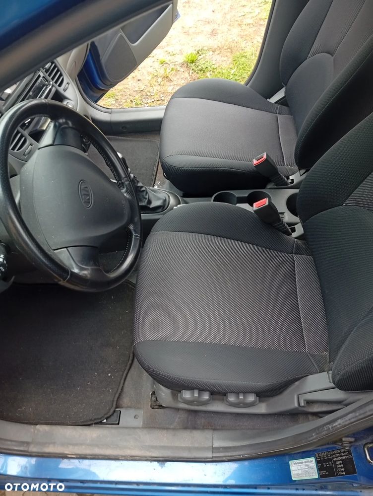 Kia Rio - 8