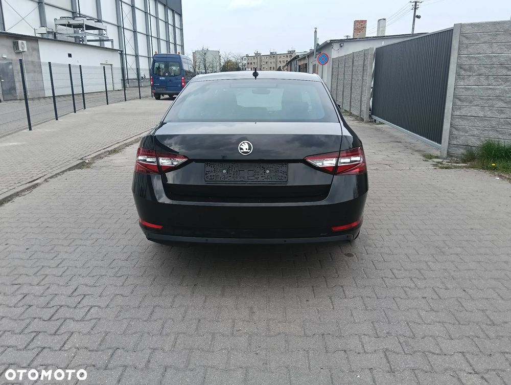 Skoda Superb 2.0 TDI DSG L&K - 4