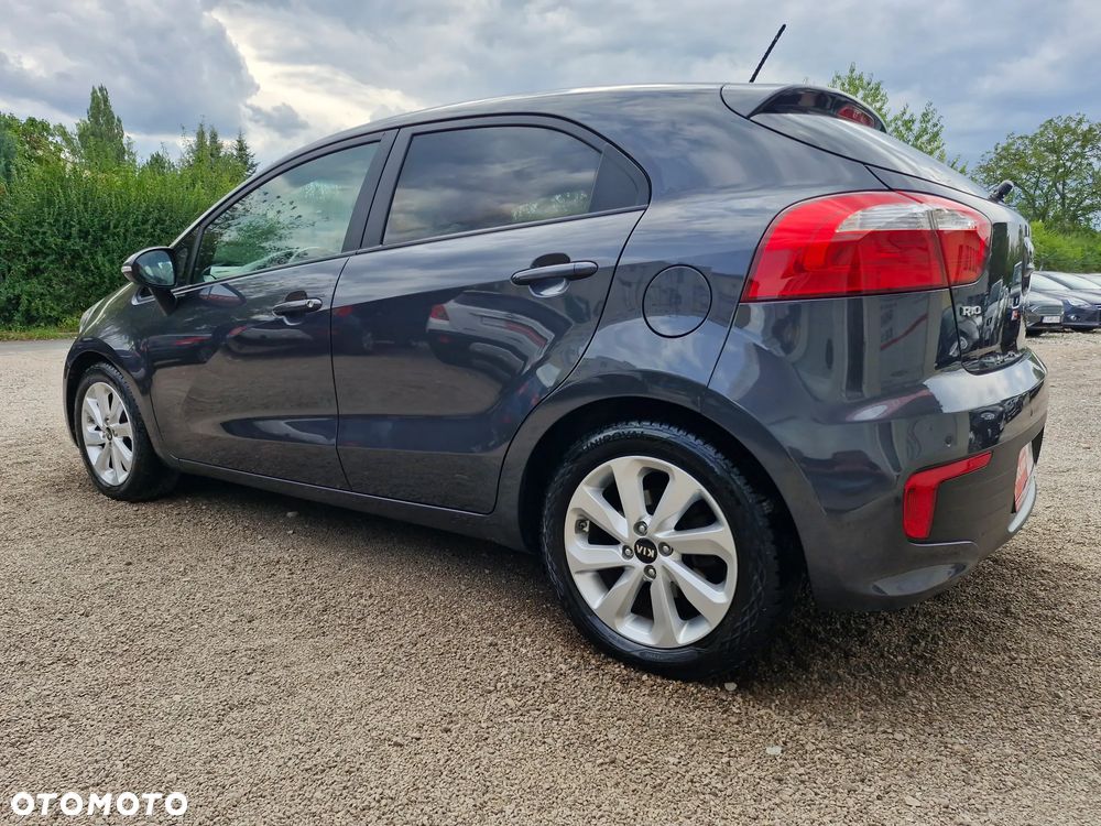 Kia Rio 1.2 L - 4