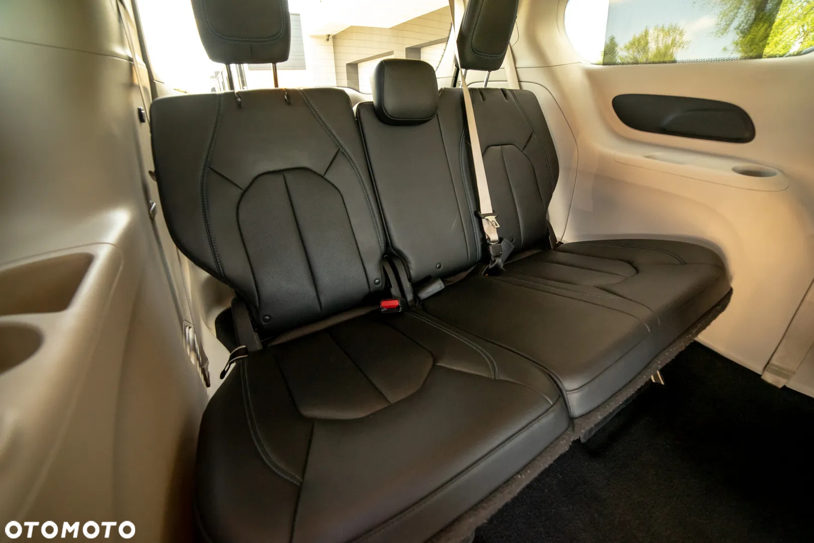 Chrysler Pacifica - 40