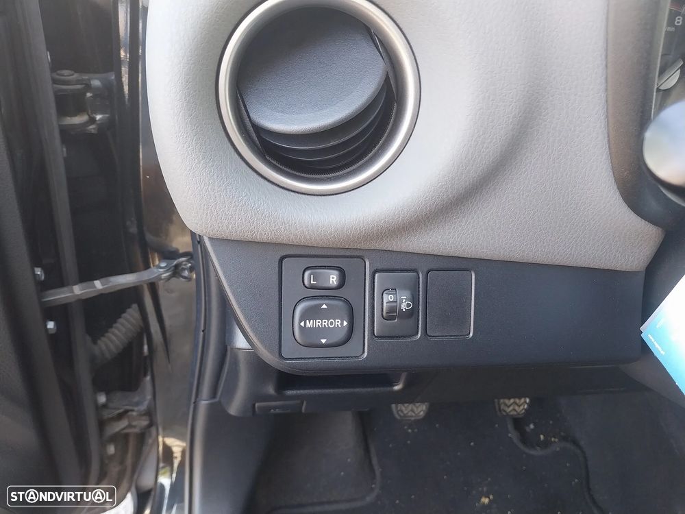 Toyota Yaris 1.0 VVT-i Comfort +PS Style +P.Techno - 8