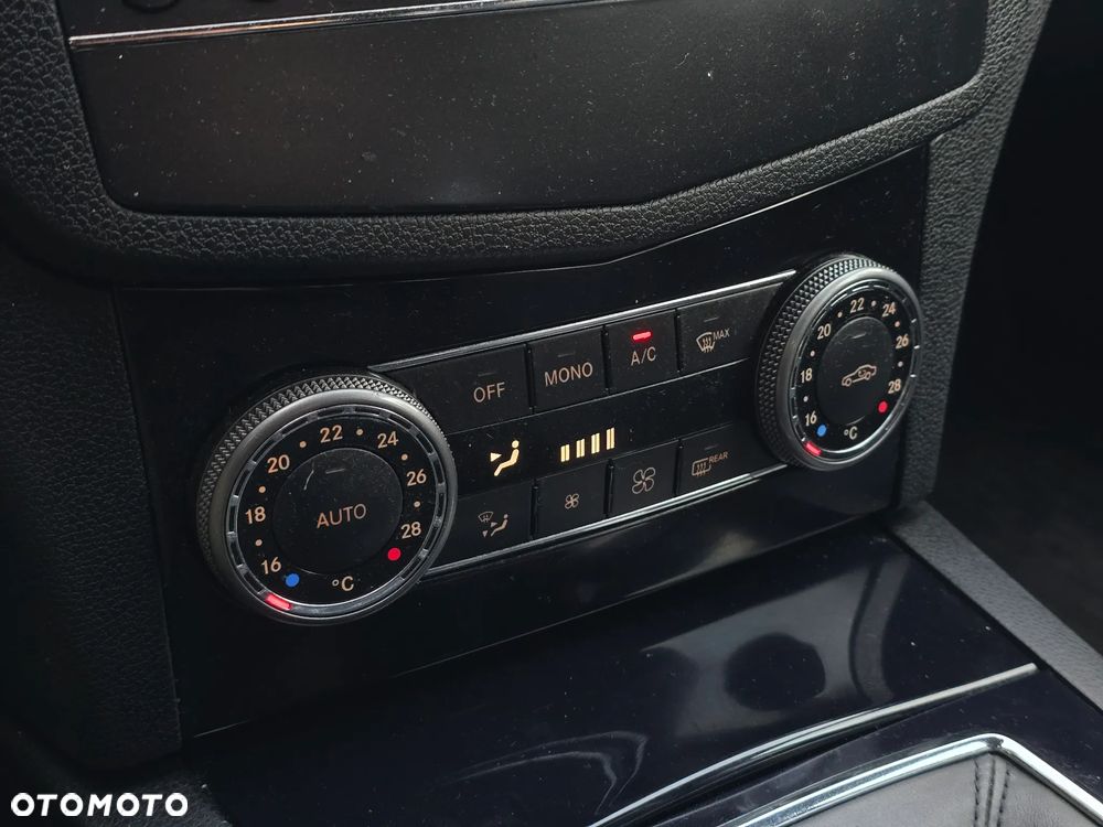 Mercedes-Benz Klasa C 200 CDI Elegance - 28