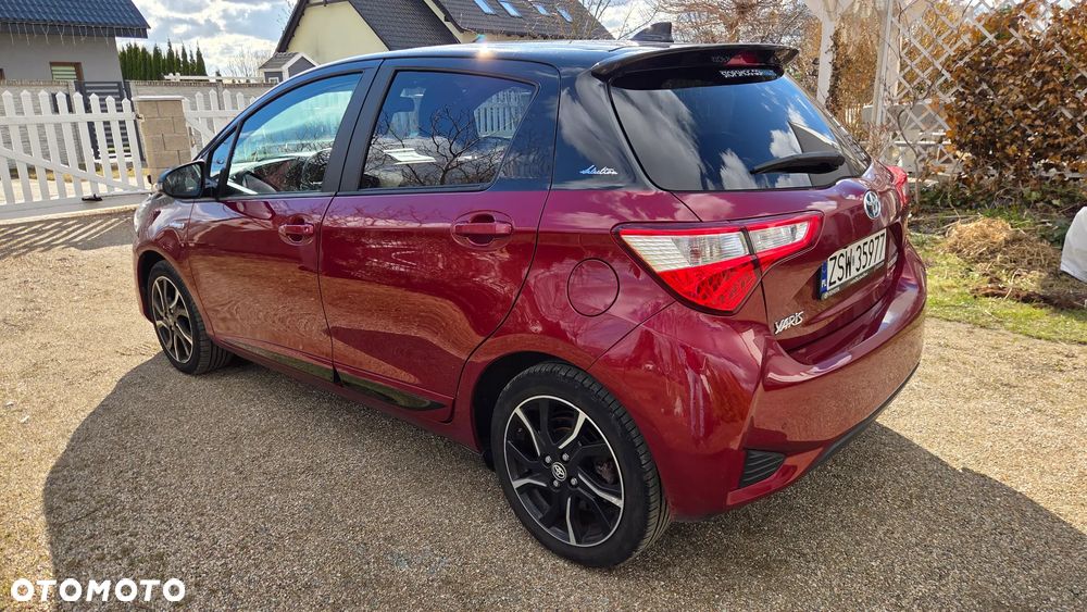 Toyota Yaris Hybrid 100 Selection Platinum - 4