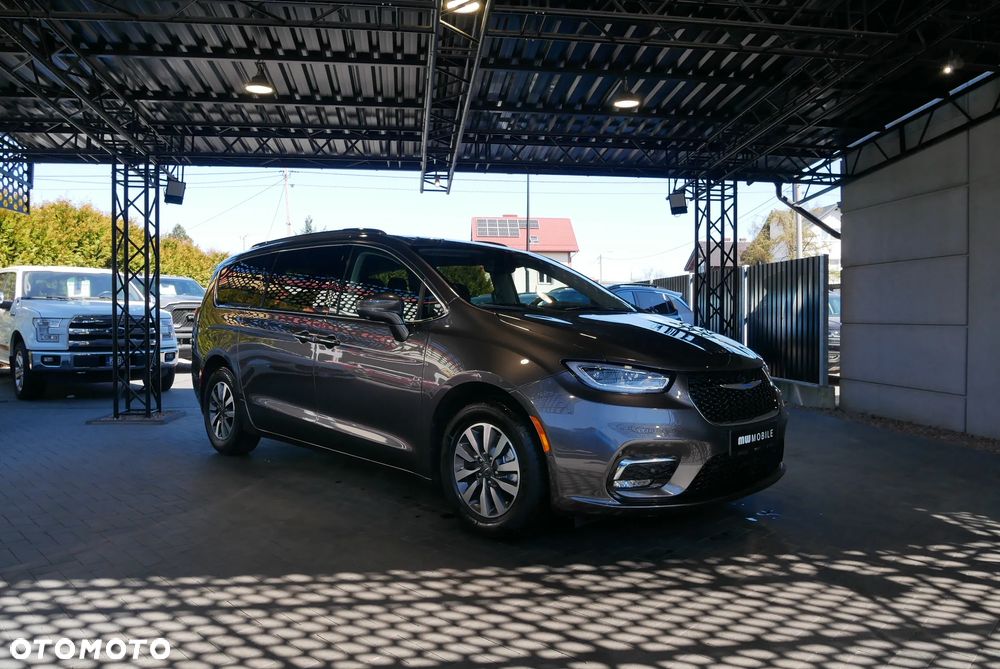 Chrysler Pacifica - 2