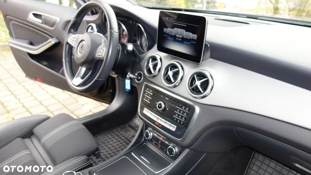 Mercedes-Benz GLA ver-200-7g--dct-activity-edition - 17