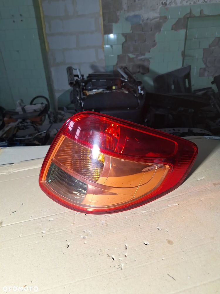 lampa prawa tylna  SUZUKI SX4 220-16684    (150/2)