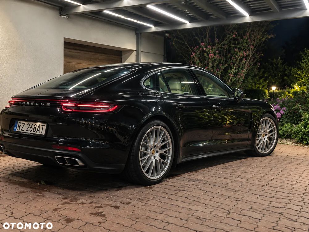 Porsche Panamera - 1