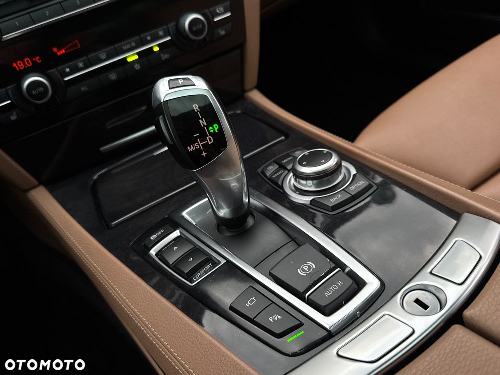 BMW Seria 7 740i - 15