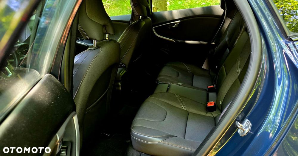 Volvo V40 Cross Country - 23