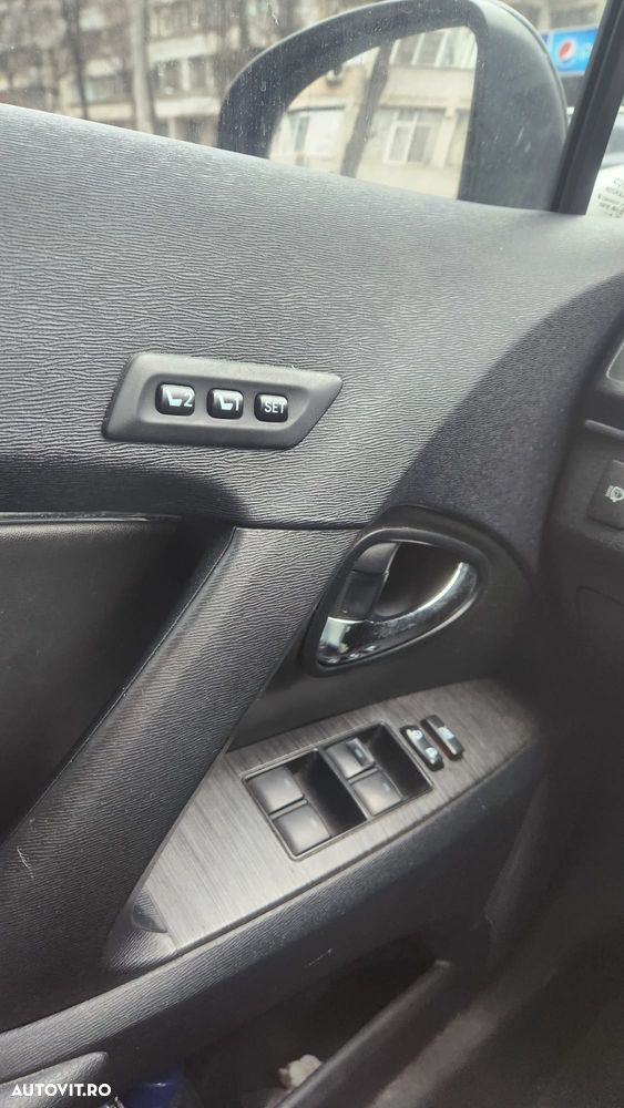 Toyota Avensis 2.2 D-4D Luxury - 12