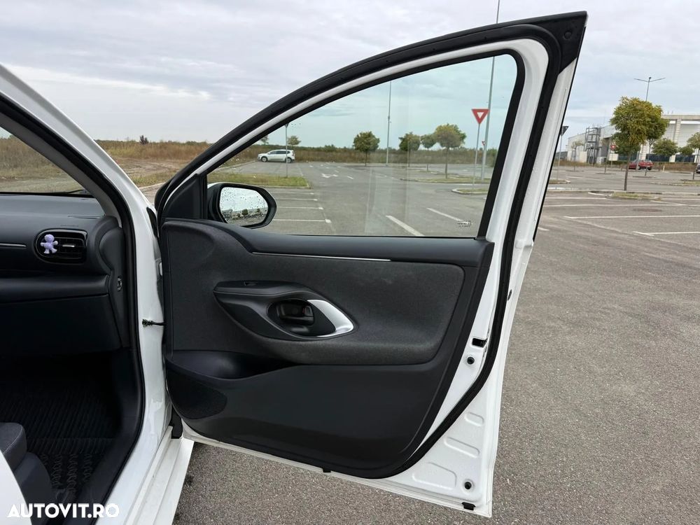 Toyota Yaris 1.5 VVT-i HSD Dynamic Plus - 17