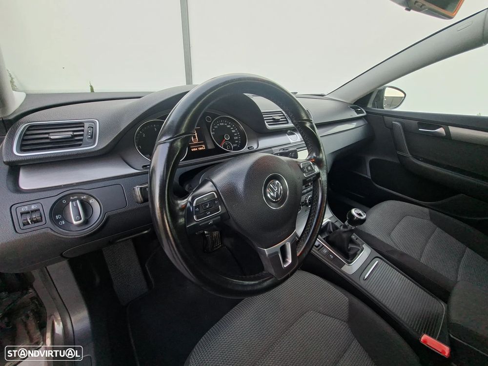 VW Passat 2.0 TDI BlueMotion Exclusive - 23