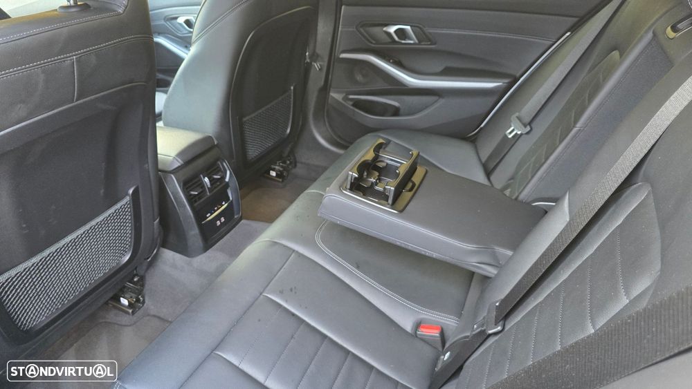 BMW 318 d Touring Line Sport Auto - 59