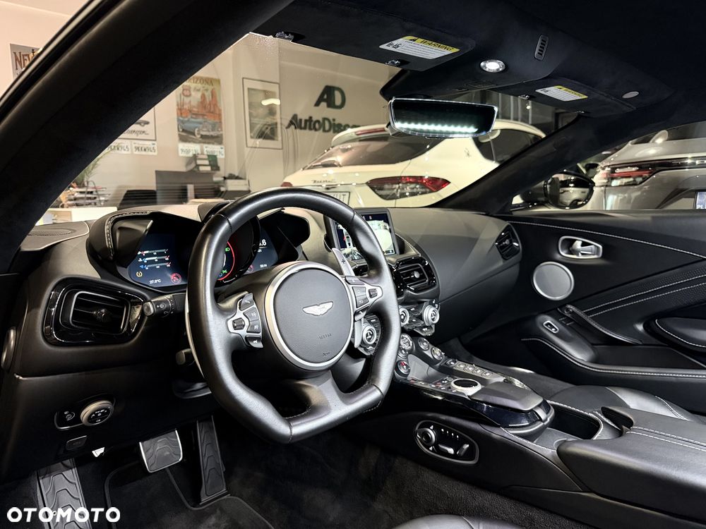 Aston Martin Vantage - 13