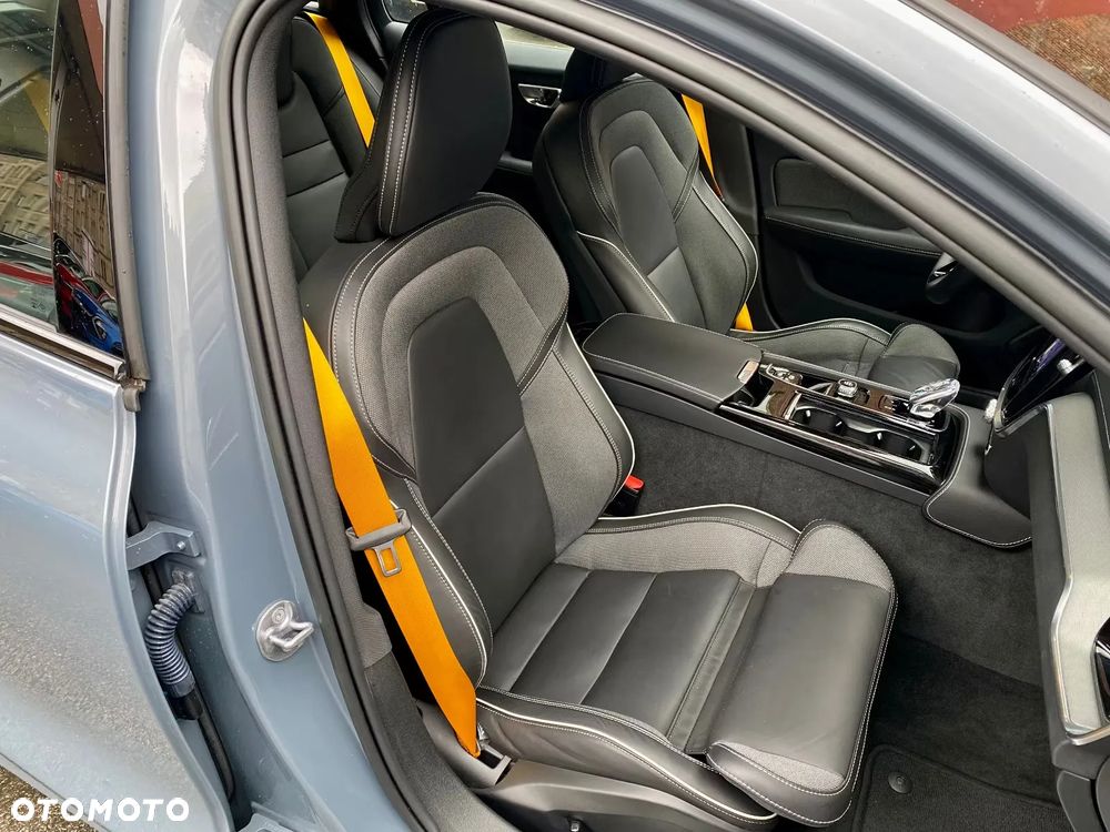 Volvo V60 T8 AWD Plug-In Hybrid Polestar Engineered R-Design - 9